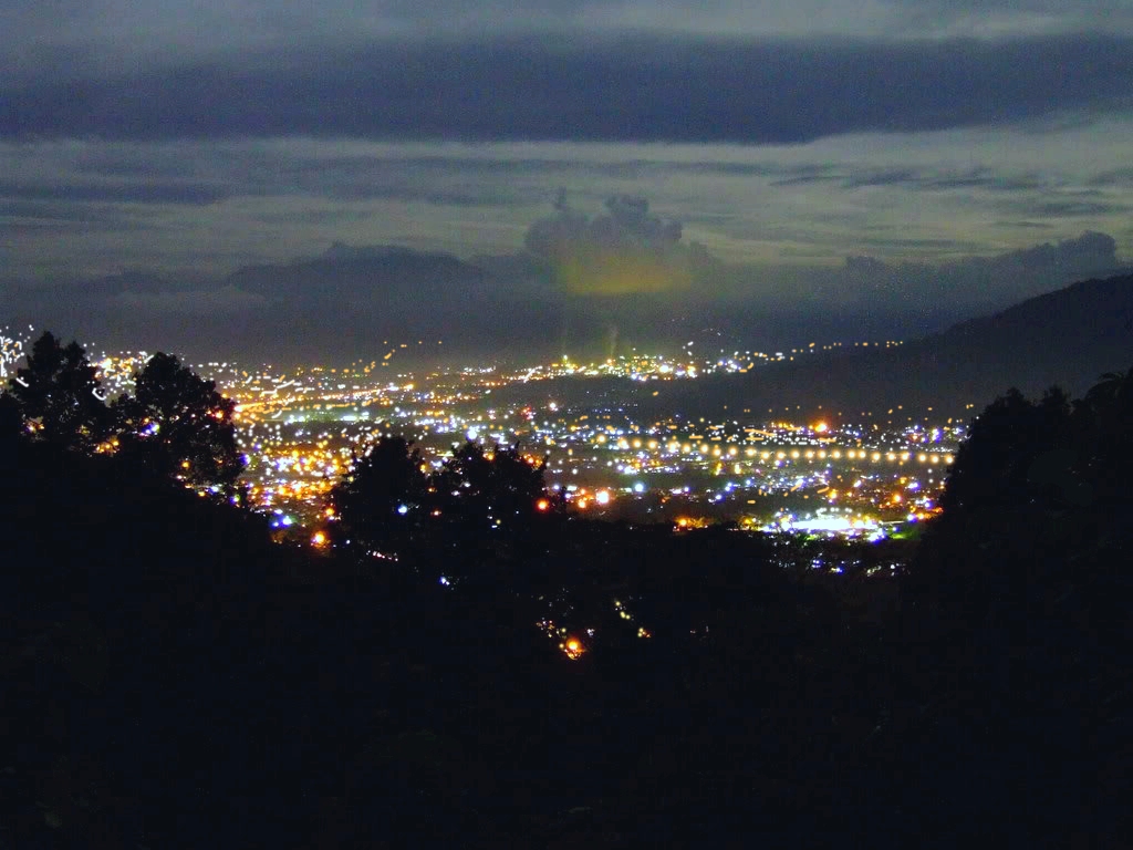  Malang  Malam  Hari  1 jpg Hunian Villa di  Kota Batu dengan 